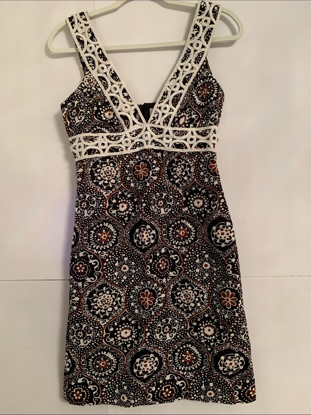 Trina Turk Black and White Cotton Patterned V-Neck Mini Dress Size 2